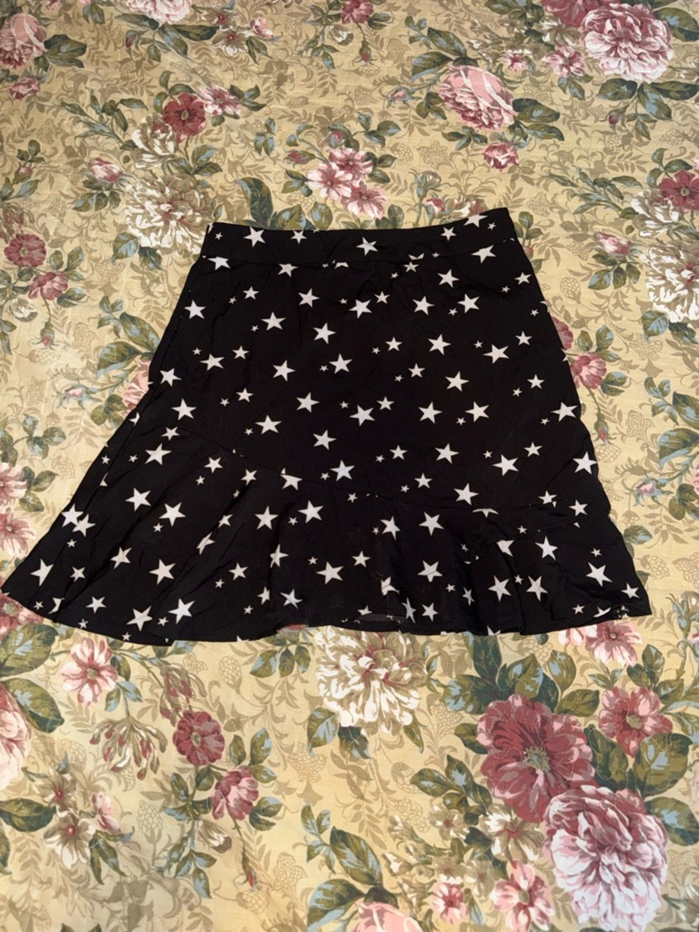 Nasty Gal black star skirt size 4 or small/medium